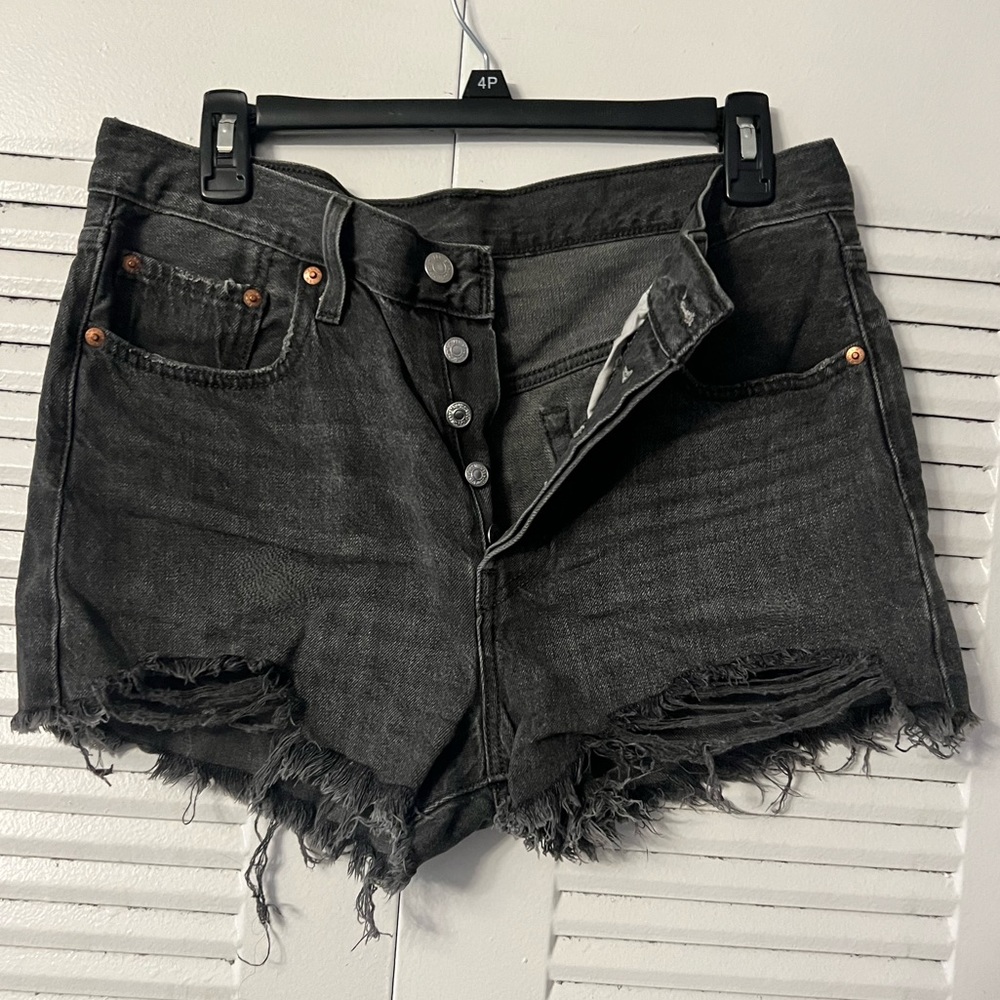 Levi’s premium denim shorts size 28